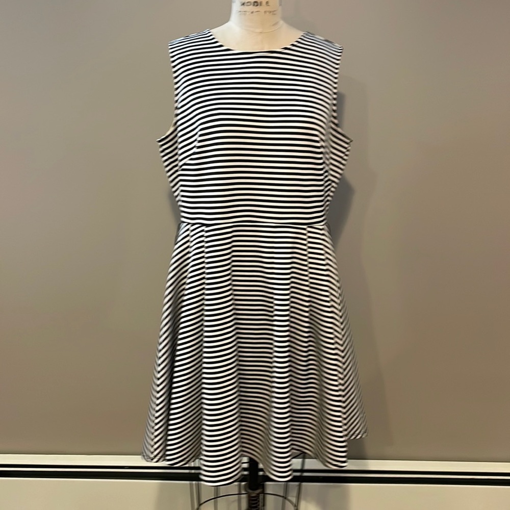 Danny and Nicole striped fit and flare midi sleeveless dress